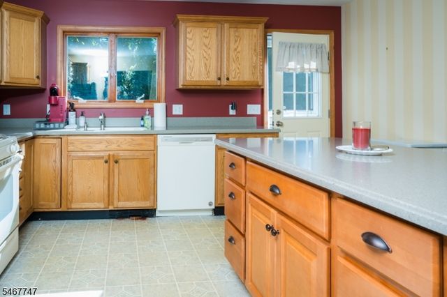 33 Budd St, Roxbury Twp., NJ 07847