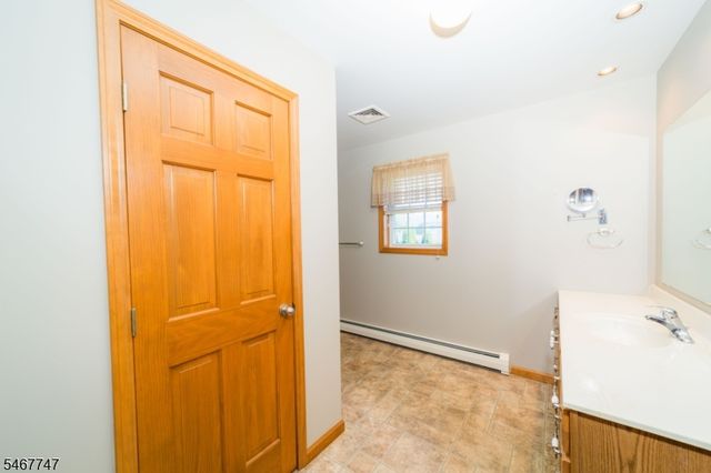 33 Budd St, Roxbury Twp., NJ 07847