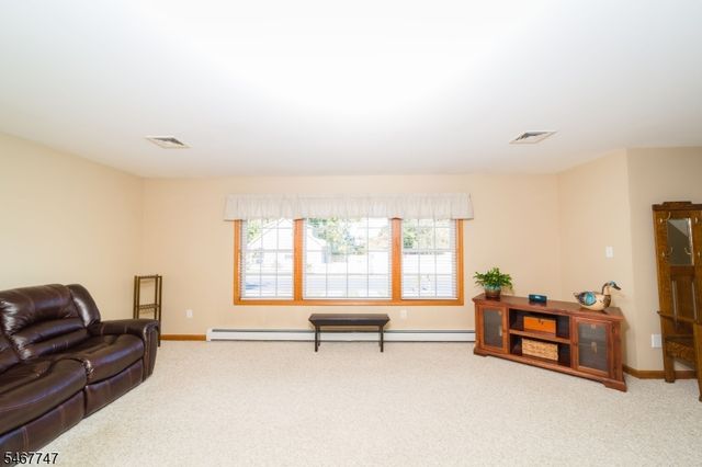 33 Budd St, Roxbury Twp., NJ 07847