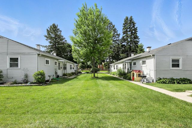 2318 W Howard AVENUE, Milwaukee, WI 53221