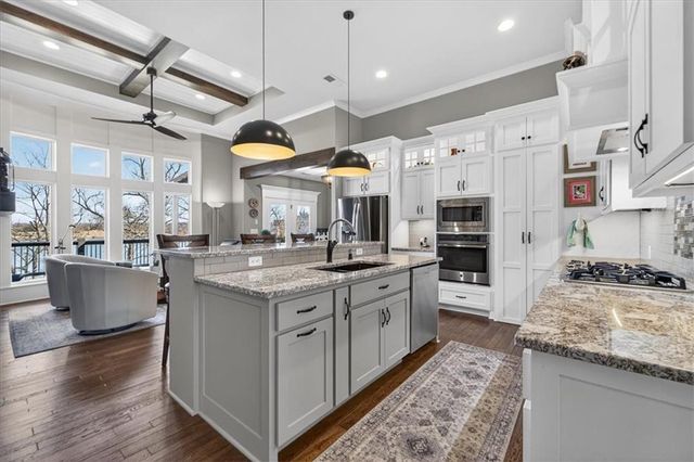 1405 Kensington Lane, Raymore, MO 64083