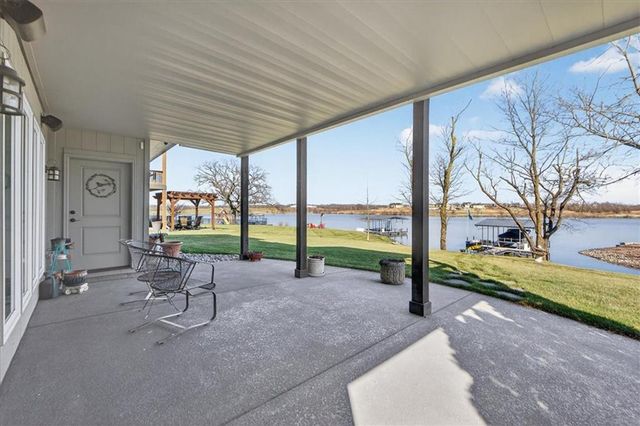 1405 Kensington Lane, Raymore, MO 64083