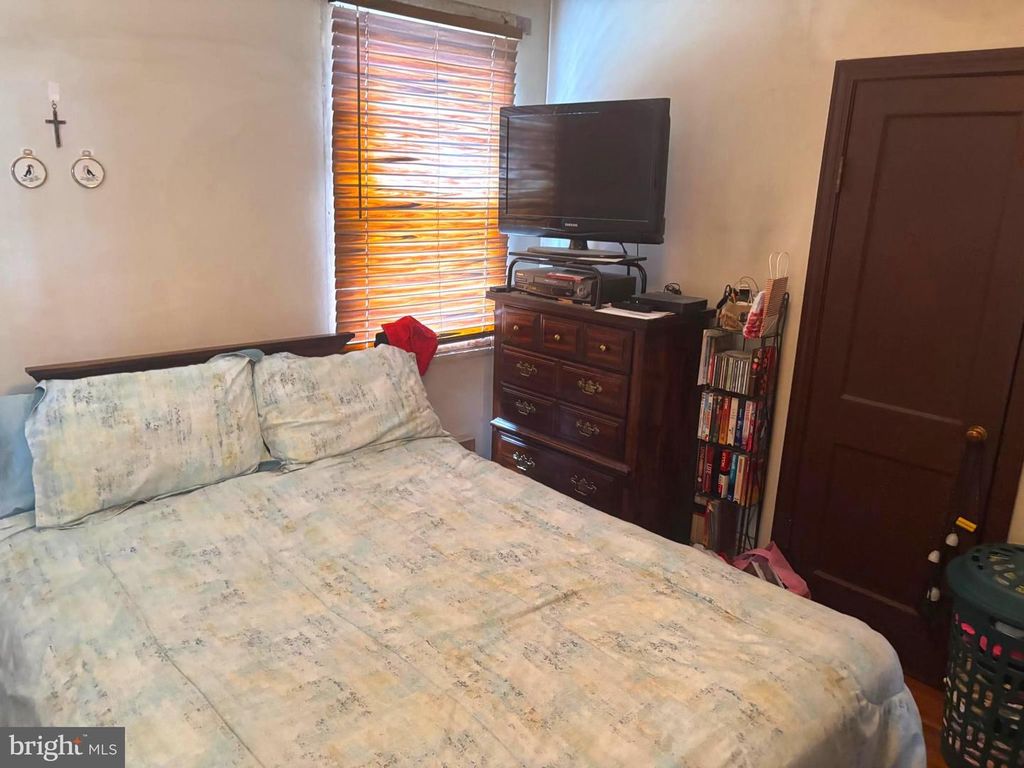 2116 TURKEY POINT RD, Baltimore, MD 21221