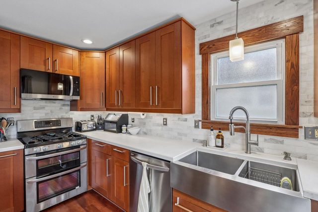 9916 W Grantosa DRIVE, Wauwatosa, WI 53222