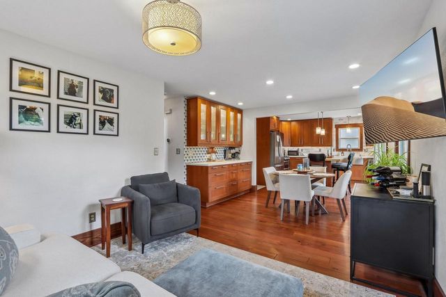 9916 W Grantosa DRIVE, Wauwatosa, WI 53222