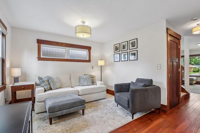 9916 W Grantosa DRIVE, Wauwatosa, WI 53222
