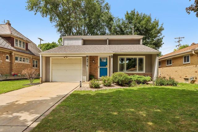 9916 W Grantosa DRIVE, Wauwatosa, WI 53222