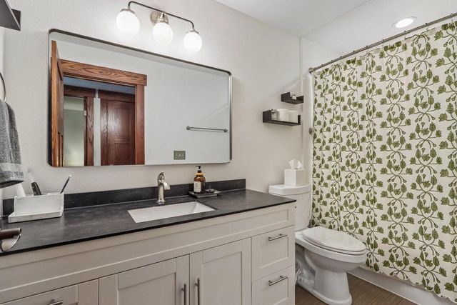 9916 W Grantosa DRIVE, Wauwatosa, WI 53222