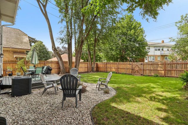9916 W Grantosa DRIVE, Wauwatosa, WI 53222