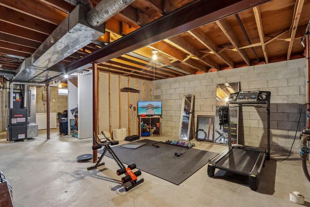 9916 W Grantosa DRIVE, Wauwatosa, WI 53222