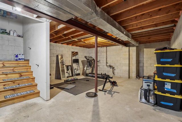 9916 W Grantosa DRIVE, Wauwatosa, WI 53222