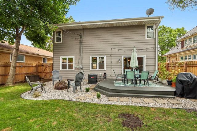9916 W Grantosa DRIVE, Wauwatosa, WI 53222