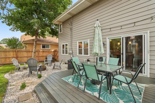 9916 W Grantosa DRIVE, Wauwatosa, WI 53222
