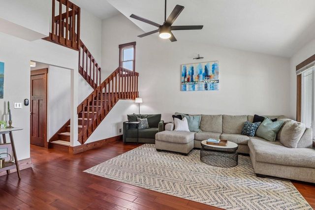 9916 W Grantosa DRIVE, Wauwatosa, WI 53222