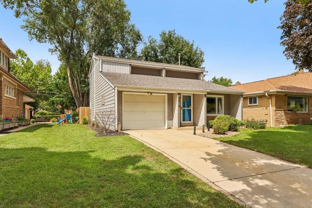 9916 W Grantosa DRIVE, Wauwatosa, WI 53222