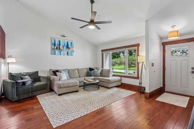 9916 W Grantosa DRIVE, Wauwatosa, WI 53222