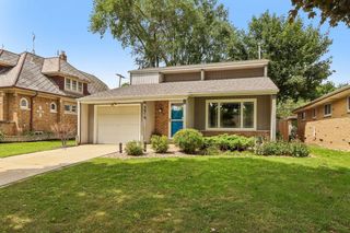 9916 W Grantosa DRIVE, Wauwatosa, WI 53222