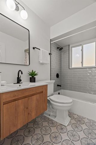 1065 Keeven Lane, Florissant, MO 63031