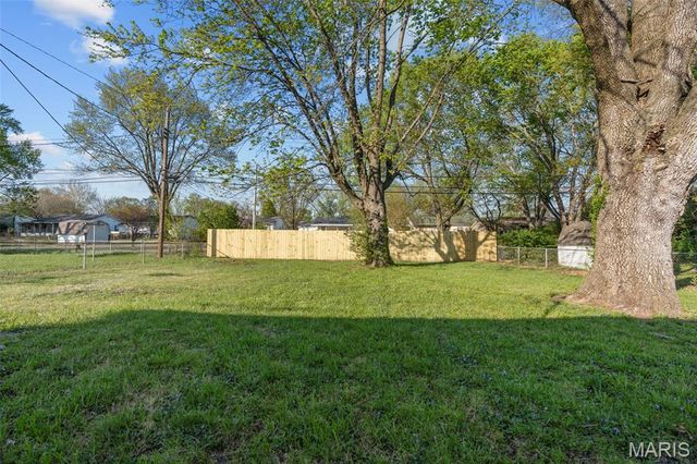 1065 Keeven Lane, Florissant, MO 63031