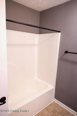 9717 Long Rifle Ln, Louisville, KY 40291