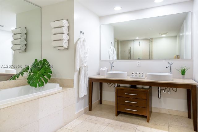 485 Brickell Ave 3410, Miami, FL 33131