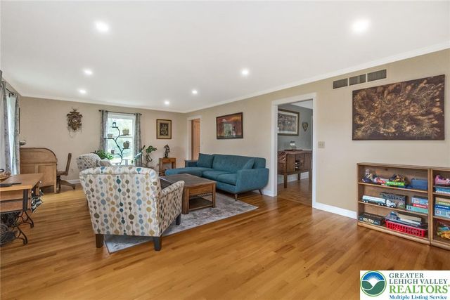 1553 Surrey Road, Bethlehem City, PA 18015