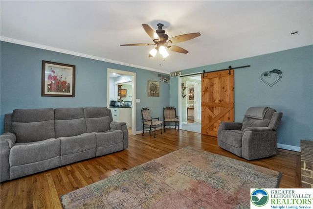 1553 Surrey Road, Bethlehem City, PA 18015
