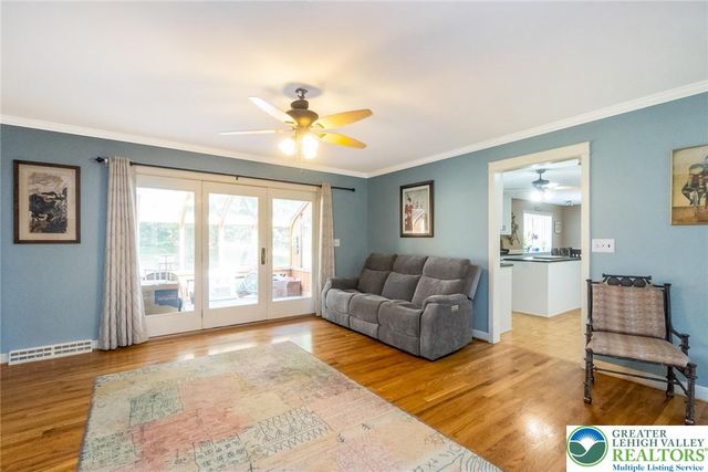 1553 Surrey Road, Bethlehem City, PA 18015