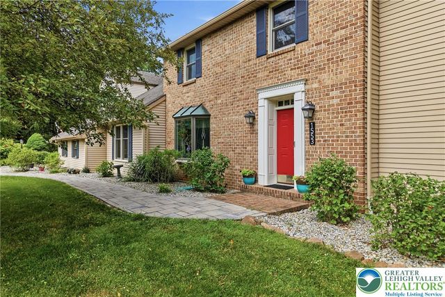 1553 Surrey Road, Bethlehem City, PA 18015