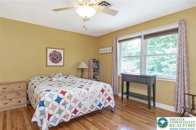1553 Surrey Road, Bethlehem City, PA 18015