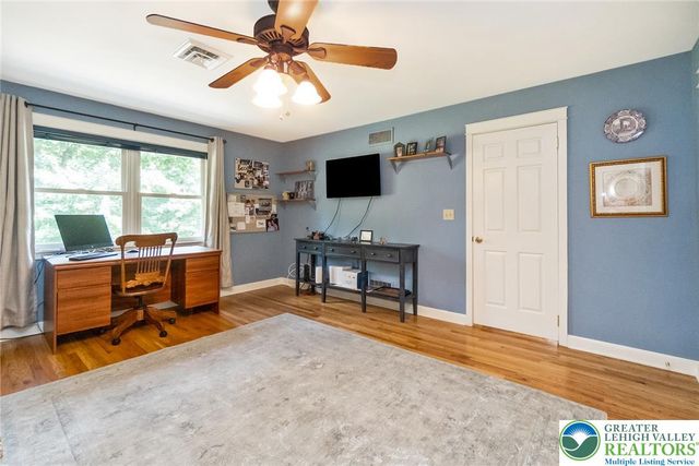1553 Surrey Road, Bethlehem City, PA 18015