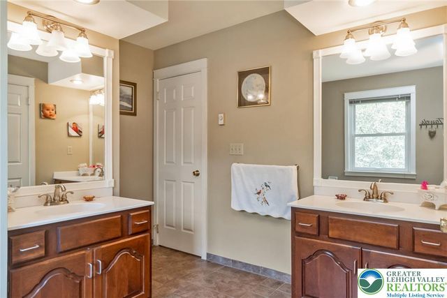 1553 Surrey Road, Bethlehem City, PA 18015