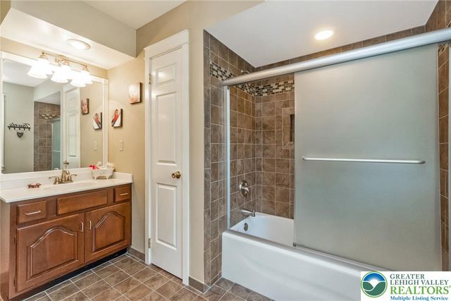1553 Surrey Road, Bethlehem City, PA 18015