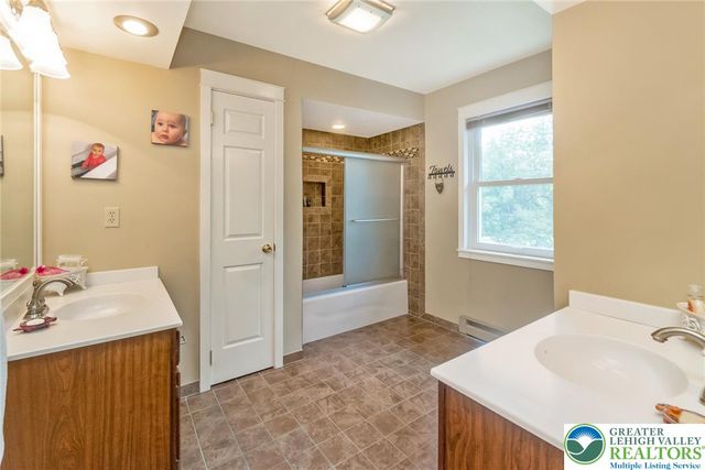 1553 Surrey Road, Bethlehem City, PA 18015