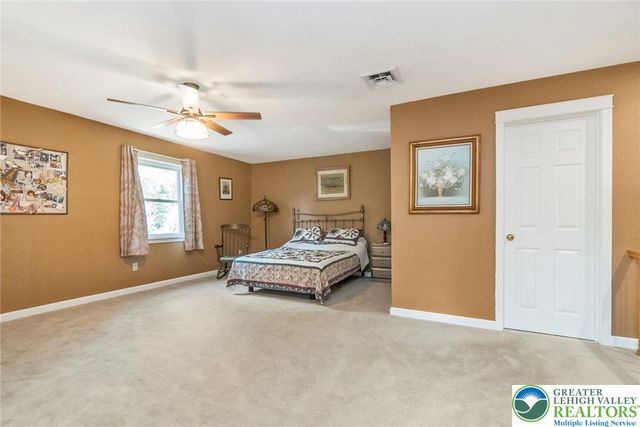 1553 Surrey Road, Bethlehem City, PA 18015