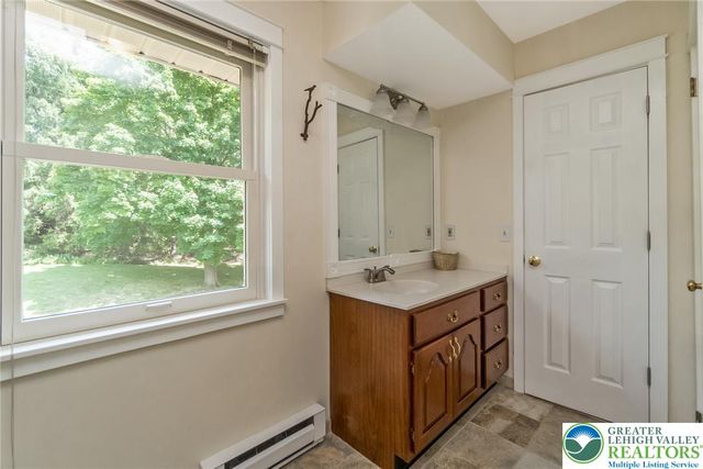 1553 Surrey Road, Bethlehem City, PA 18015