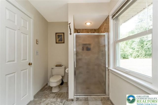 1553 Surrey Road, Bethlehem City, PA 18015