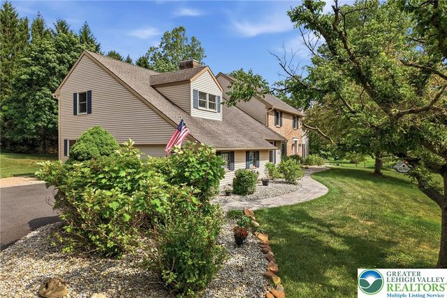 1553 Surrey Road, Bethlehem City, PA 18015