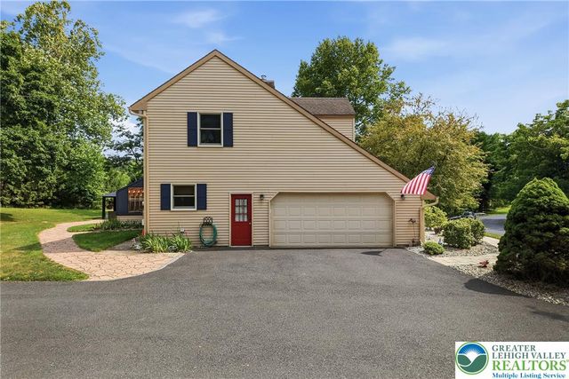 1553 Surrey Road, Bethlehem City, PA 18015