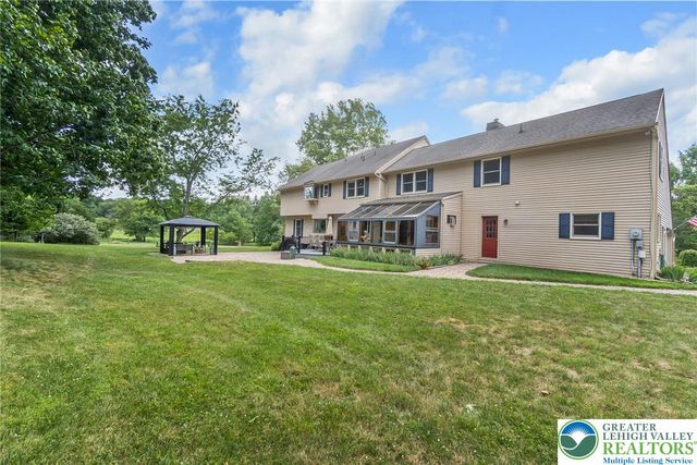 1553 Surrey Road, Bethlehem City, PA 18015