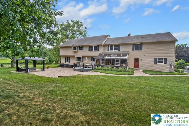 1553 Surrey Road, Bethlehem City, PA 18015