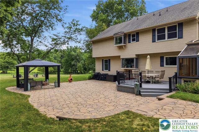 1553 Surrey Road, Bethlehem City, PA 18015