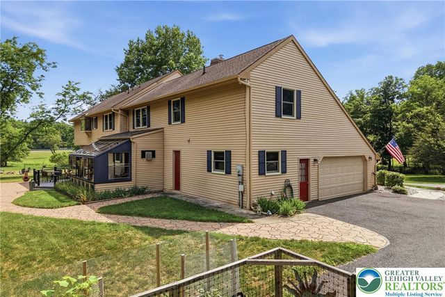 1553 Surrey Road, Bethlehem City, PA 18015