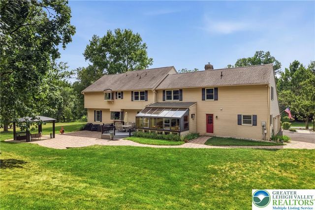 1553 Surrey Road, Bethlehem City, PA 18015