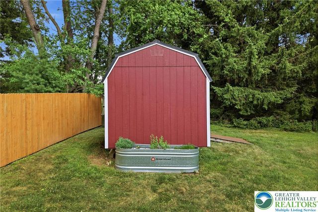 1553 Surrey Road, Bethlehem City, PA 18015