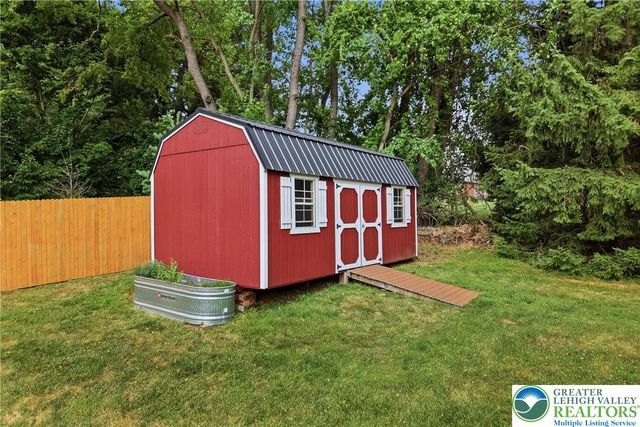 1553 Surrey Road, Bethlehem City, PA 18015