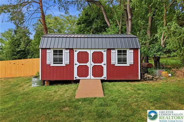 1553 Surrey Road, Bethlehem City, PA 18015