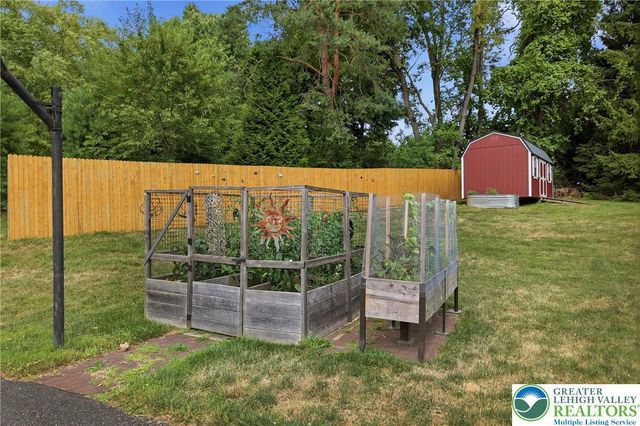 1553 Surrey Road, Bethlehem City, PA 18015