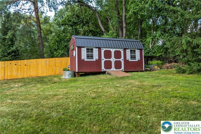 1553 Surrey Road, Bethlehem City, PA 18015