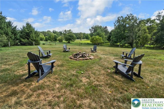 1553 Surrey Road, Bethlehem City, PA 18015
